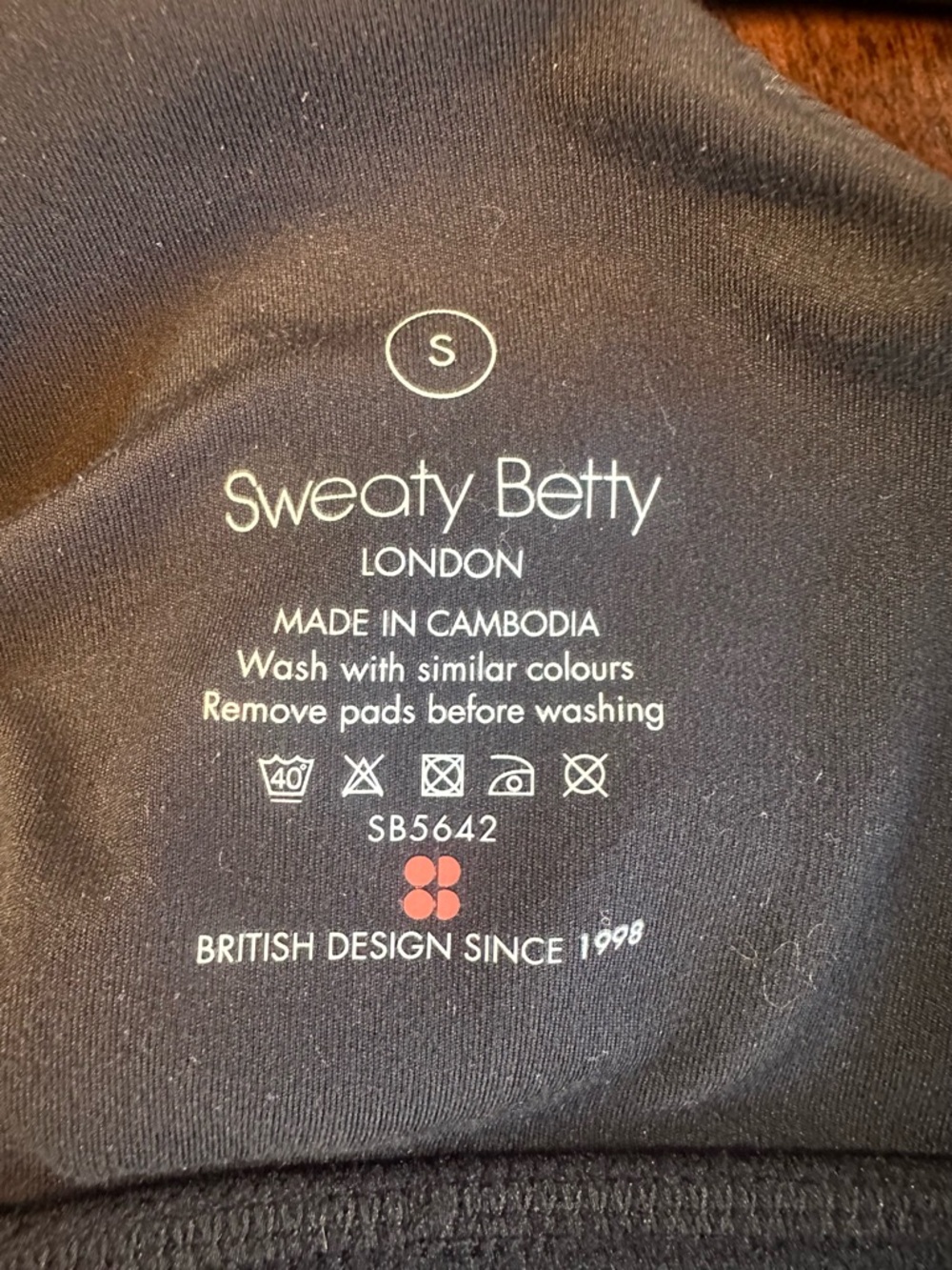 Sweaty Betty Grey & Black Racerback Athletic Tank Top shelf bra S Like New - Picture 3 of 3